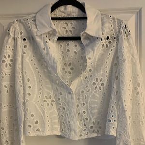 White embroider cropped top.